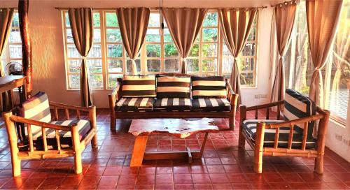 Lian House | White House, Batangas
