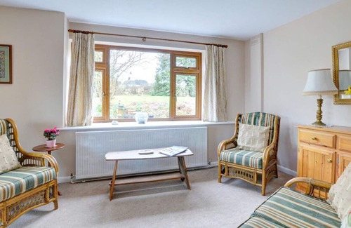 New Radnor House | White House Cottage - Three Bedroom House, Sleeps 6