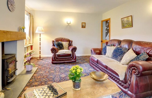 New Radnor House | White House Cottage - Three Bedroom House, Sleeps 6