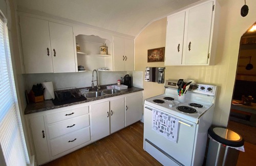 Brookfield Apartment | White House Lodge-Cabin Loft Studio