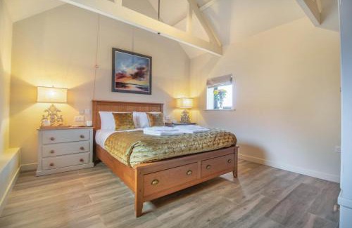 Halesworth House | White House Lodges - Tawny