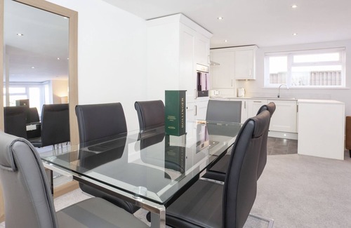 Huntington Apartment | White House Luxury Apartments- Apartment A
