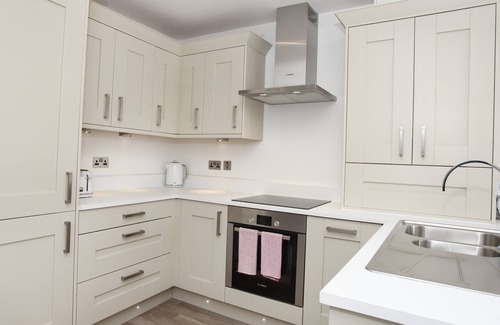 Huntington Apartment | White House Luxury Apartments- Apartment B