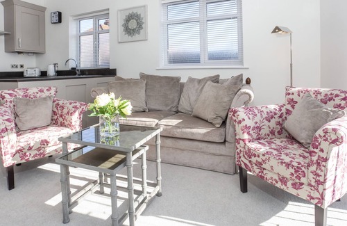 Huntington Apartment | White House Luxury Apartments- Apartment C