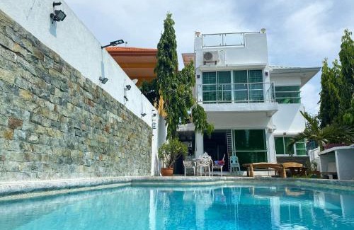 San Fernando Villa | White House near Thunderbird Resort