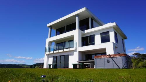 Paraparaumu Bed & Breakfast | White House
