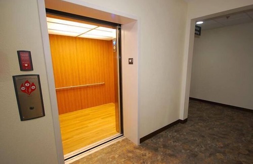 Plainfield Hotel | White House Suites
