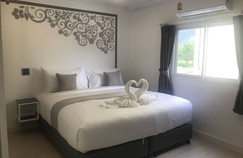 Phangnga Hotel | White House