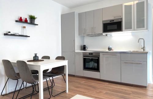 Muerzzuschlag Apartment | White Inn - Ferienwohnung mit Terrasse