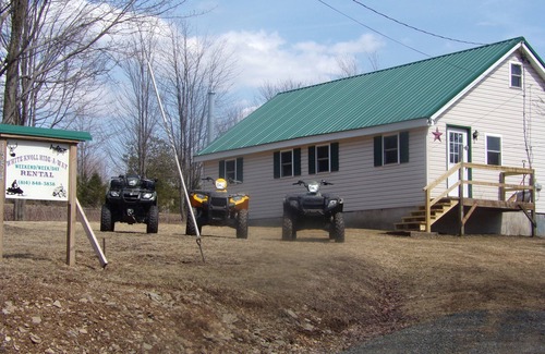 Mills House | White Knoll Hideaway, warm cozy cabin on top of mountain on a quiet dirt road