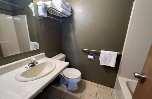 White Lake Cabin | White Lake Lodge - 2 Queen - Room 5 - Sleeps 4