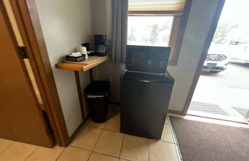White Lake Cabin | White Lake Lodge - 2 Queen - Room 5 - Sleeps 4