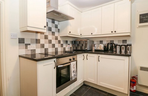 Brynsiencyn House | WHITE LILAC COTTAGE, pet friendly, with open fire in Brynsiencyn