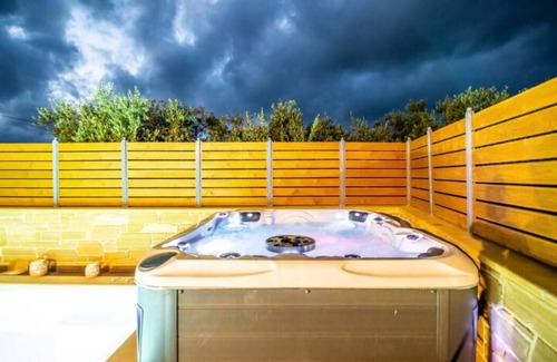Drapanias Villa | White Lilium Villa