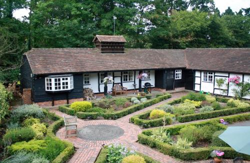 Guildford House | White Lodge Cottage