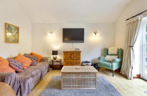 Guildford House | White Lodge Cottage