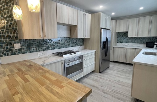 Westward Villas Subdivision House | White Lotus is a spacious family friendly home located in cable beach.