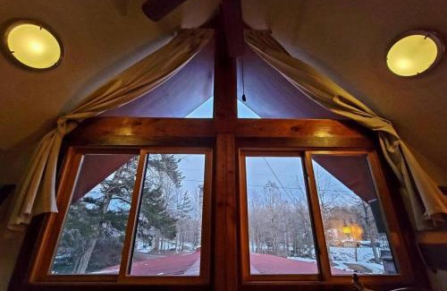 Stanardsville Apartment | White Lotus Suite