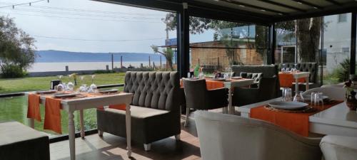 Ozbek Koyu Hotel | White Moon