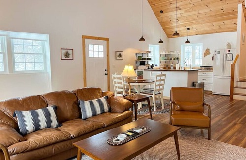 Fryeburg Cabin | White Mountain Dream Cabin | 4 Acres + Hot Tub