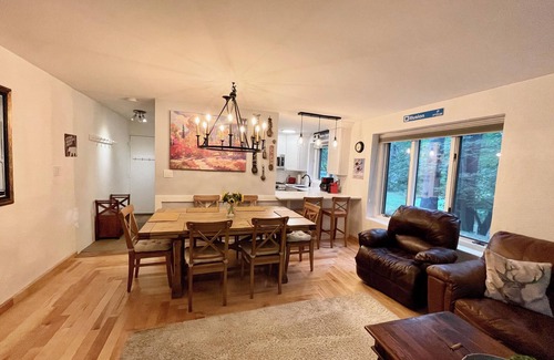 Bartlett House | White Mountain Oasis at Attitash - Ski on/off - Attitash Mtn Village Townhouse