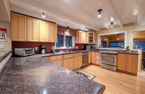 North Woodstock House | White Mountains-10 Min to Loon-Hottub-Dog Friendly
