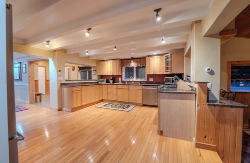 North Woodstock House | White Mountains-10 Min to Loon-Hottub-Dog Friendly