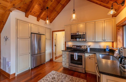 Boone House | White Oak Cabin - Charming Valle Crucis-area Cottage!