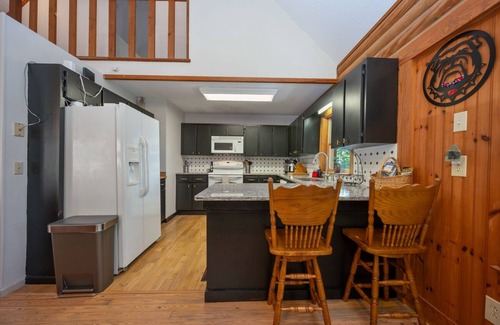 Lynn House | White Oak Vista | A Peaceful Cabin with Breathtaking Views | Under 20 min to TIEC