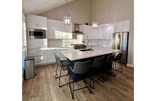 Sugar Land Apartment | White Oak - Your Home Away From Home