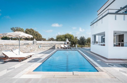 Gennadi Villa | White Pearl