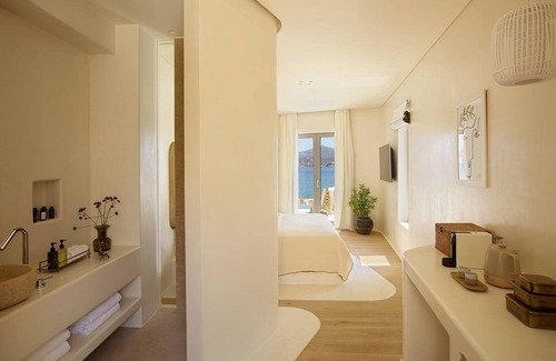 Apollonia Hotel | White Pebble Suites