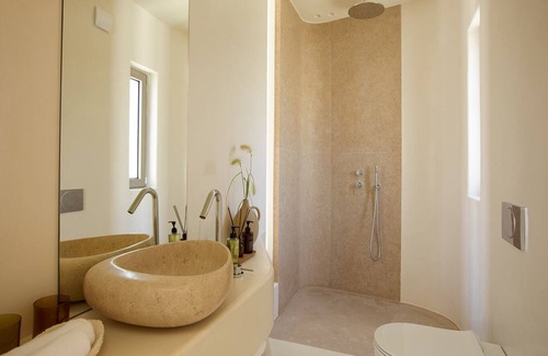 Apollonia Hotel | White Pebble Suites