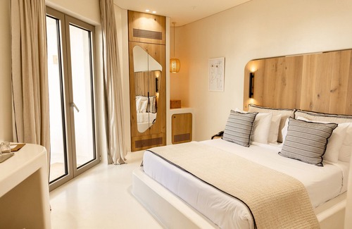 Apollonia Hotel | White Pebble Suites