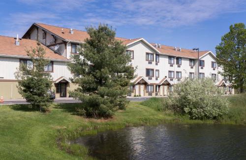 Holland Hotel | White Pine Inn & Suites