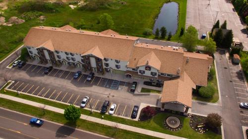 Holland Hotel | White Pine Inn & Suites