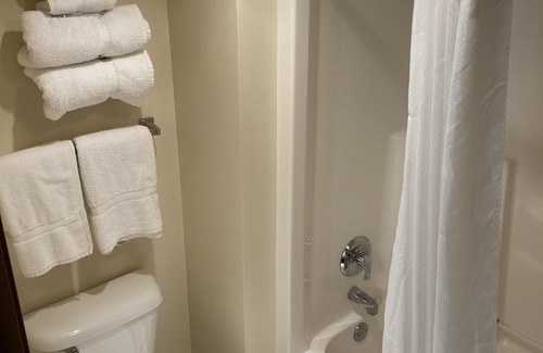 Christmas Hotel | White Pine Lodge