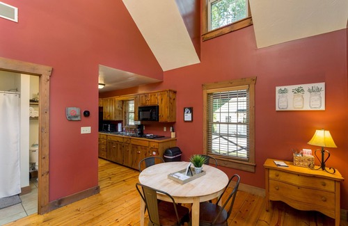 Millersburg Cabin | White Pine . Trailside Lodging