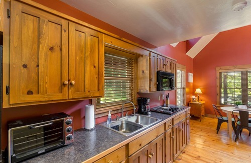 Millersburg Cabin | White Pine . Trailside Lodging