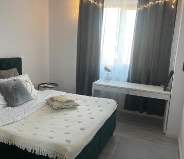 Piatra Neamt Apartment | White Place Tei