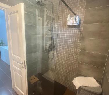 Piatra Neamt Apartment | White Place Tei