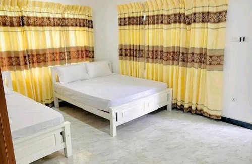 Nuwaragam Palatha East Hotel | White Queen