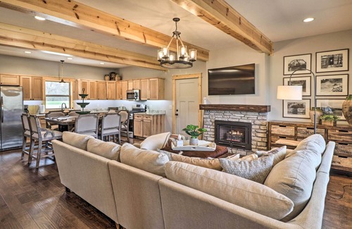 Flippin House | White River House for fishing w/Private River Access and Boat Launch!