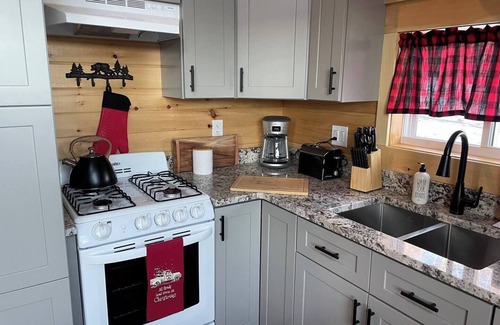 Hillsborough Cabin | White Rock Cabin #2nn