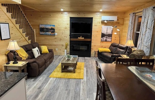 Hillsborough Cabin | White Rock Cabin #5nn