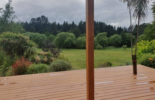 North Loburn House | White Rock Escape! 3-bedroom house with sleepout, Warm & Cozy, Quiet & Private.