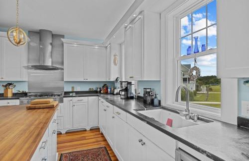 Morehead City House | White Rock home