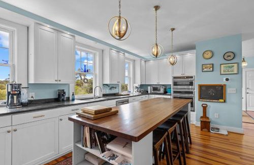 Morehead City House | White Rock home