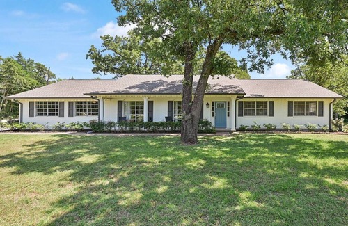 Wellborn House | White Rock Ranch - Beautiful Getaway Near the City