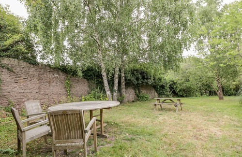 Whitchurch Cottage | White Roses